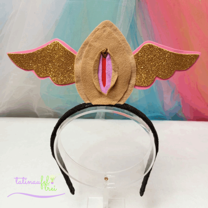 Tiara Vulva Livre  - Vulva Bege com asa dourada