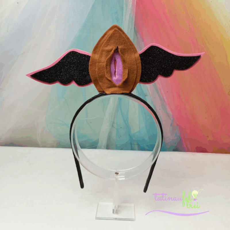 Tiara Vulva Livre  - Vulva Marrom com asa preta