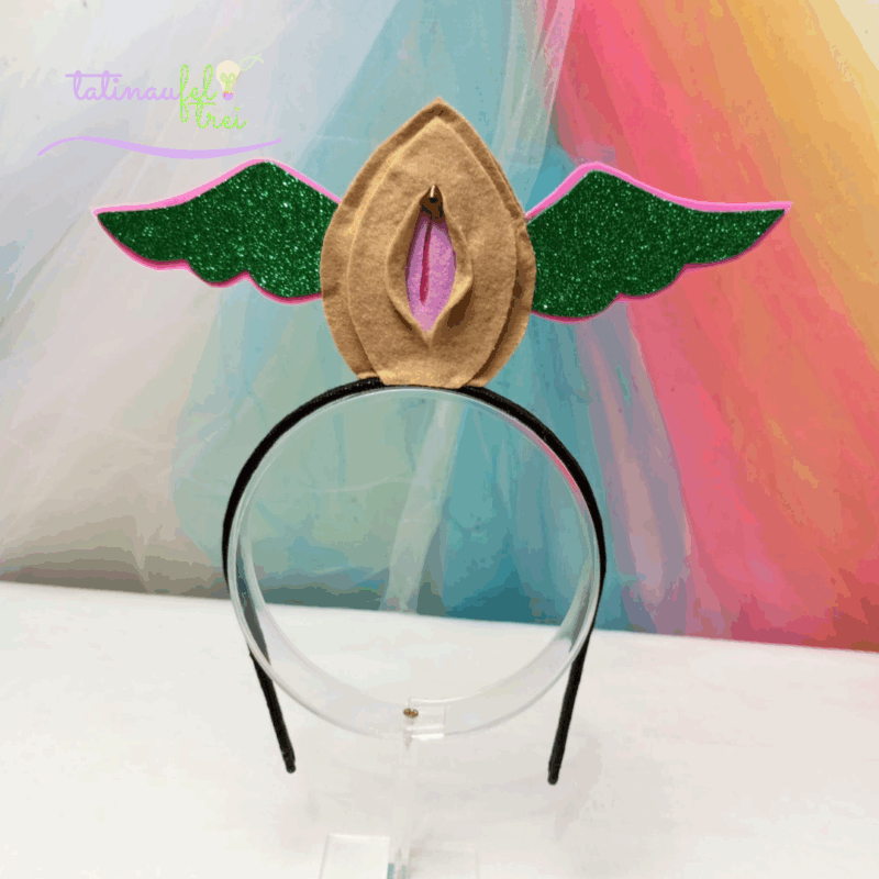 Tiara Vulva Livre  - Vulva Bege com asa verde